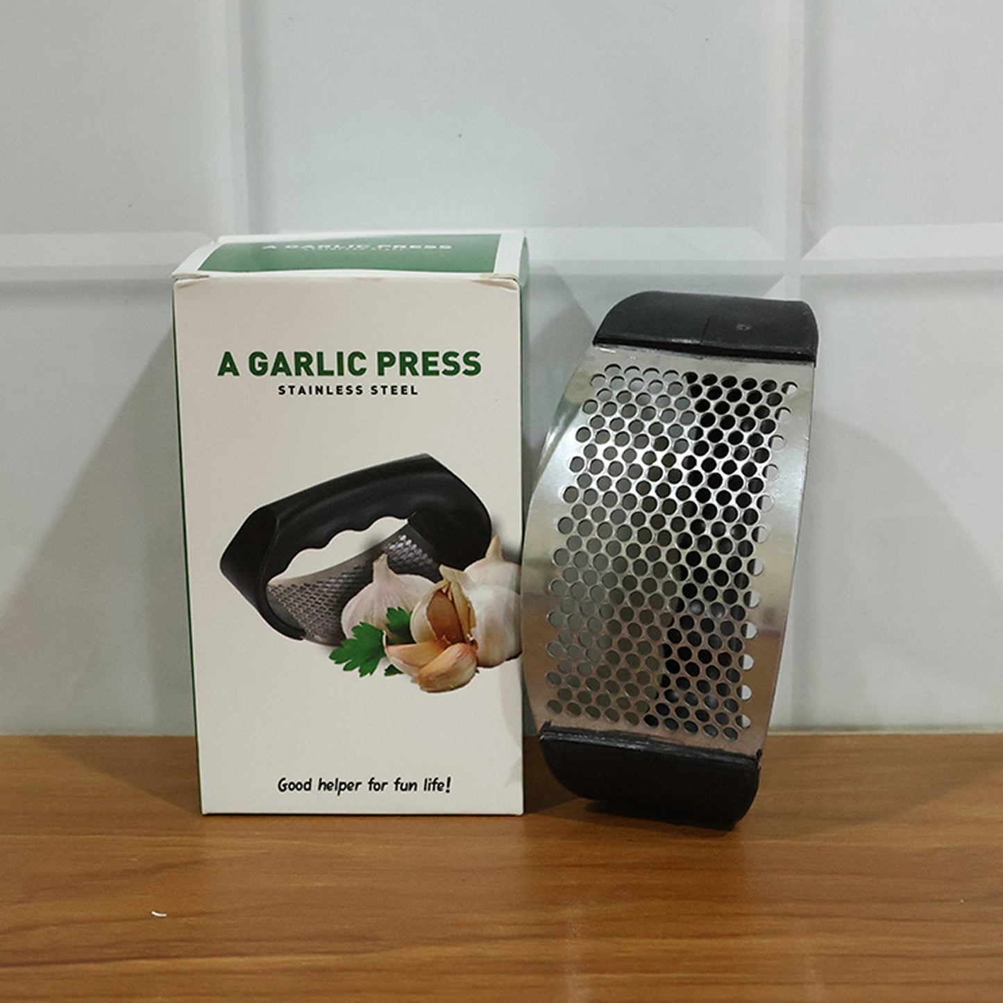Compact stainless steel garlic crusher