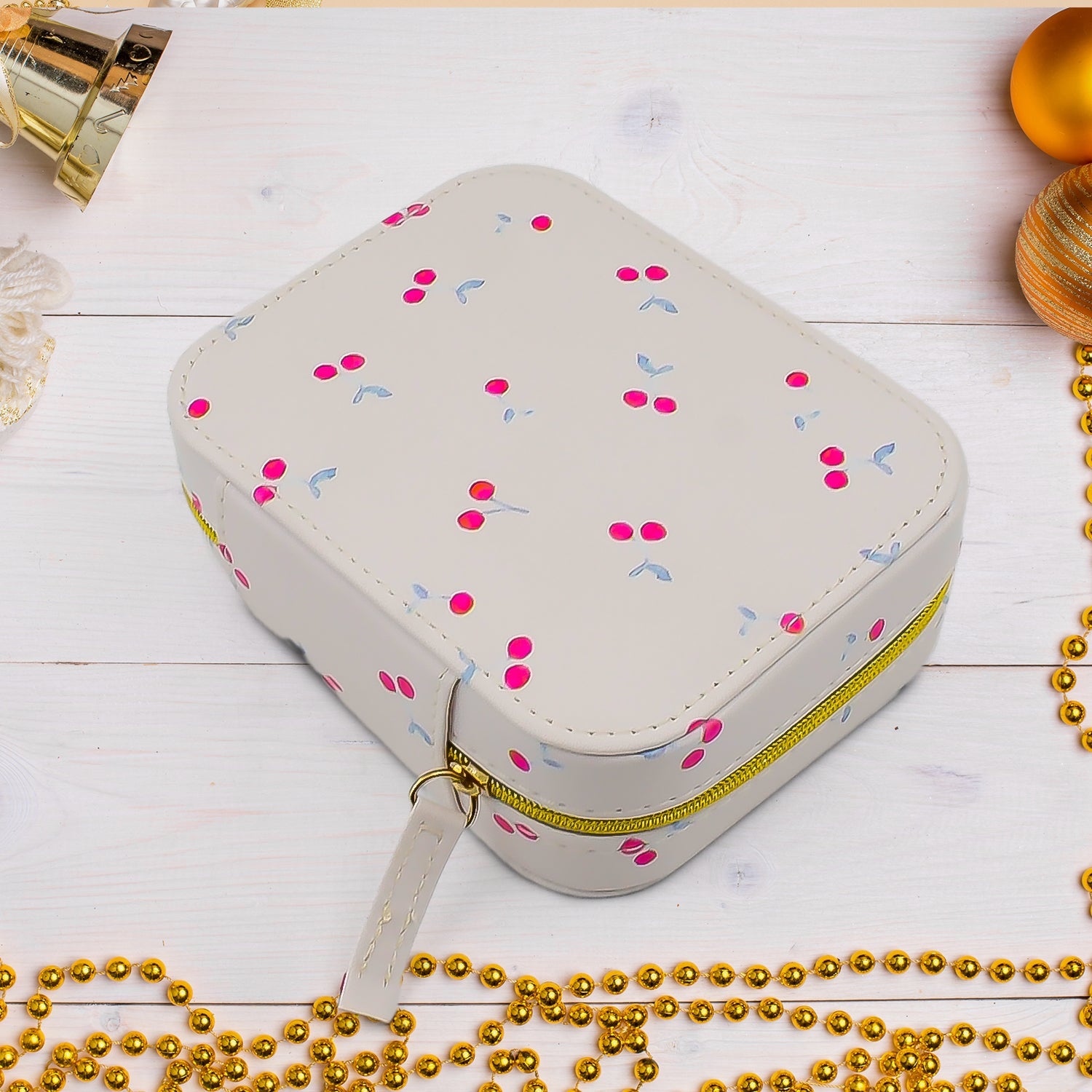 Portable travel jewellery organizer case for rings earrings and necklaces India