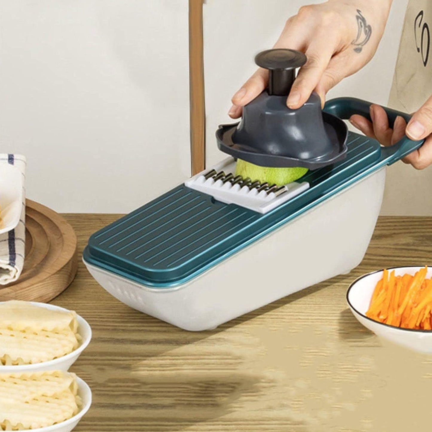 Multifunctional Vegetable Slicer Cutter – Onion & Potato Slicer with 6 Blades & Peeler