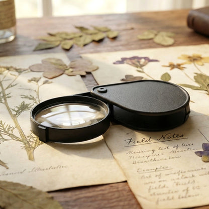 Lightweight handheld zoom lens