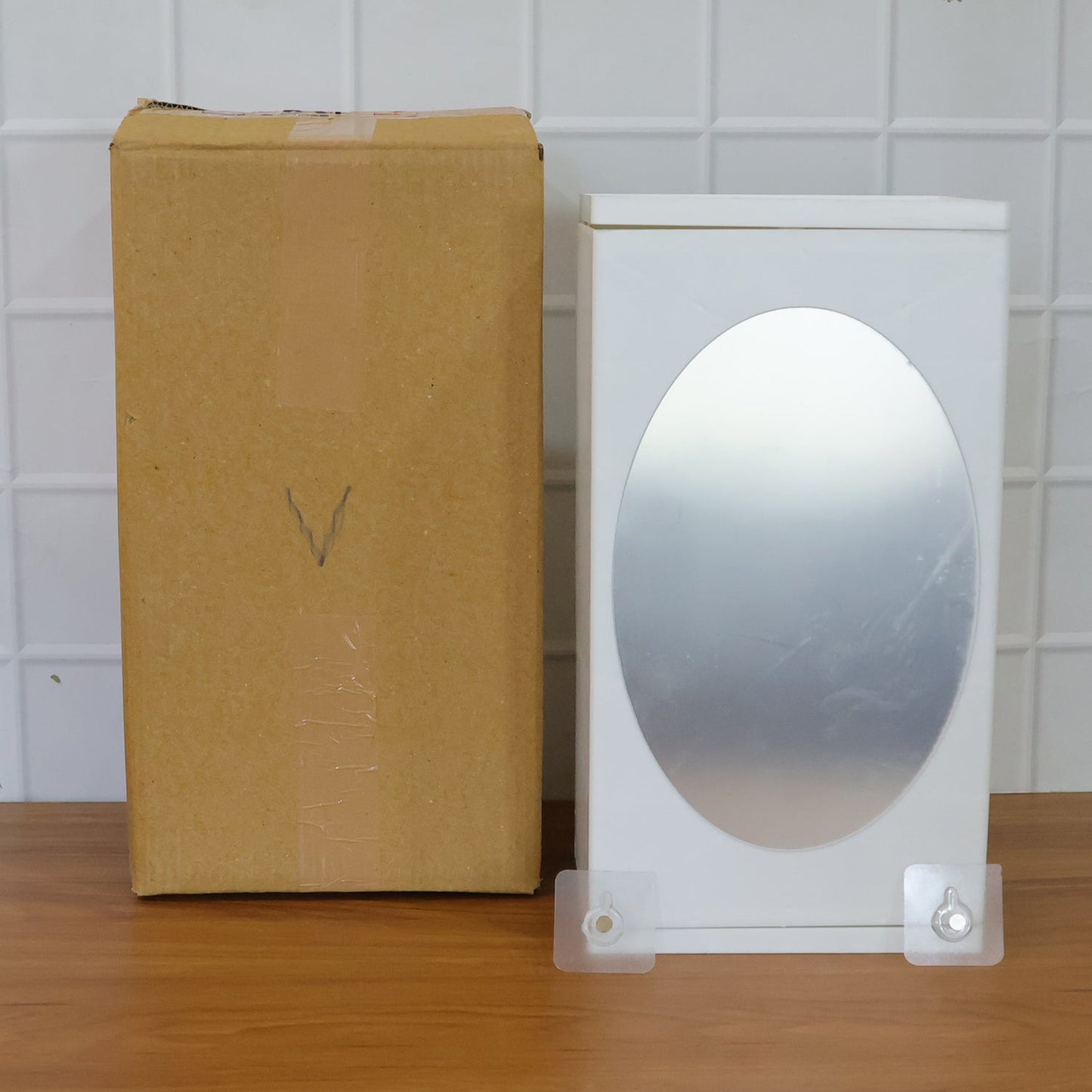 Modern mirror cabinet organizer