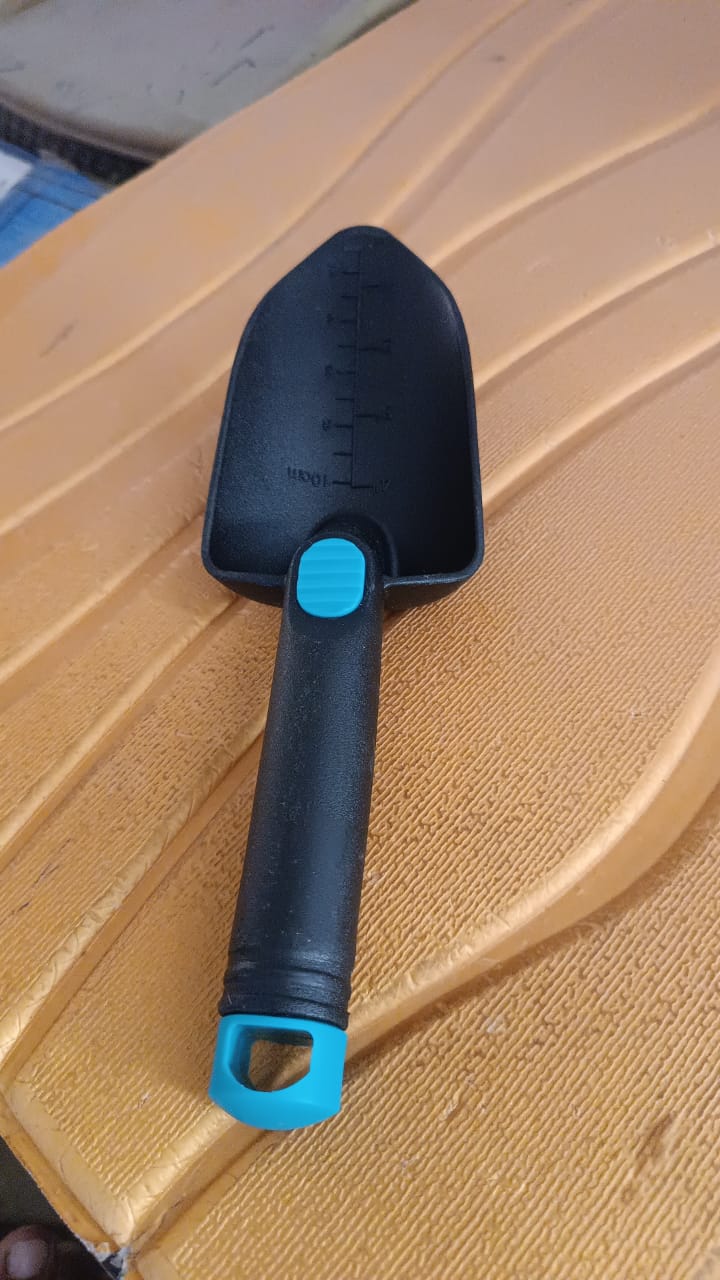 Household gardening accessory