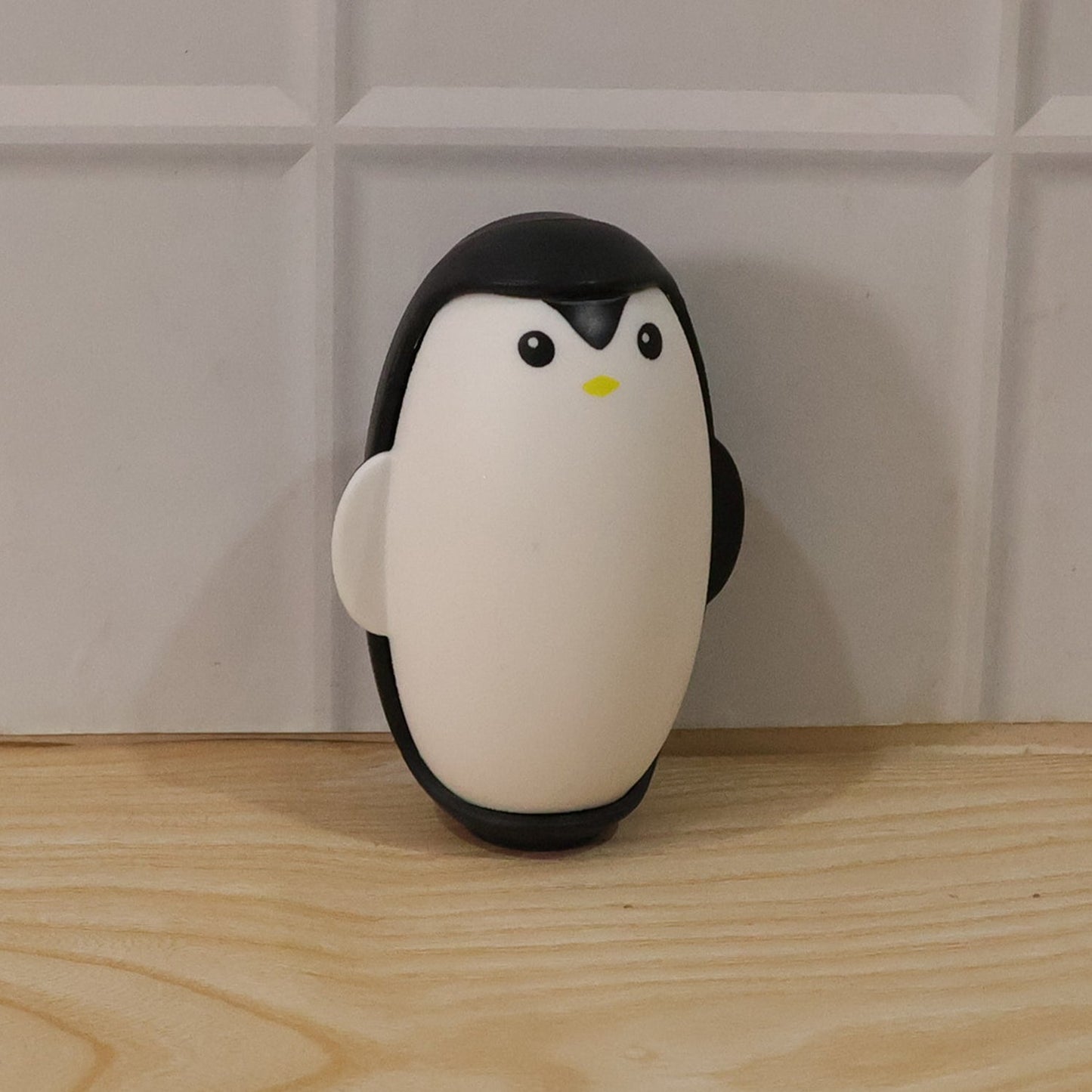 Cute Penguin Reusable Lint Roller – 1 Pc – Ideal for Clothes, Furniture