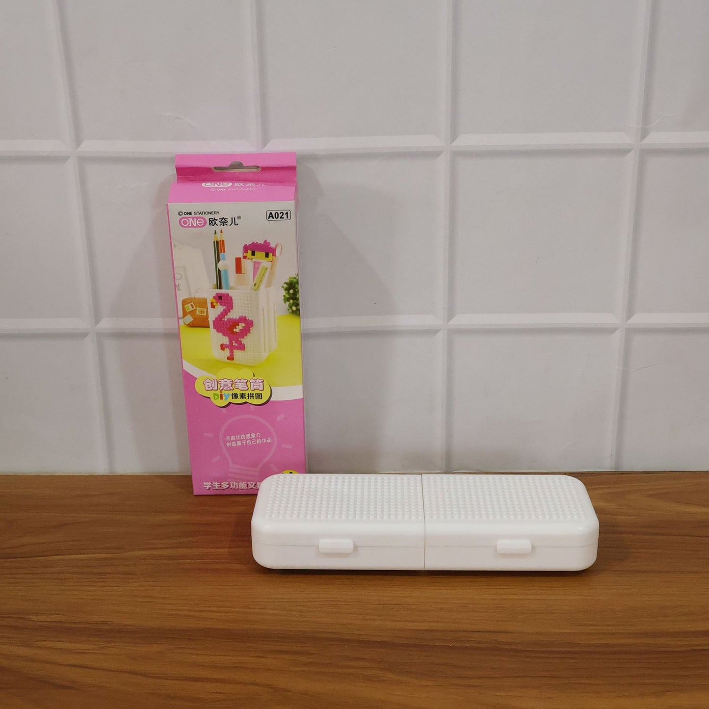 Decorative Pixel Art Style Desk Pen Holder (1 Pc)
